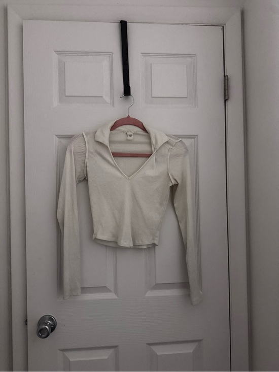 Tilly's Tops - Tilly's Ribbed V-Neck Long Sleeve Crop Top in Cream